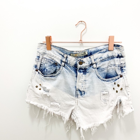 SOLD - ZARA DENIM SHORTS HIGH WAISTED - Picture 3 of 11